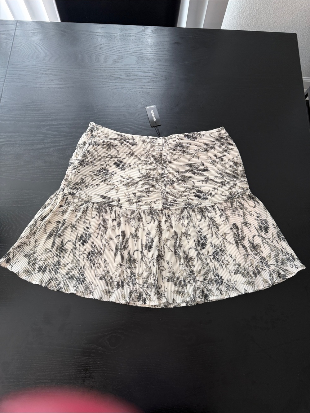 Express - Cream/Dark Green Mini Skirt with Floral Print - Picture 4 of 4